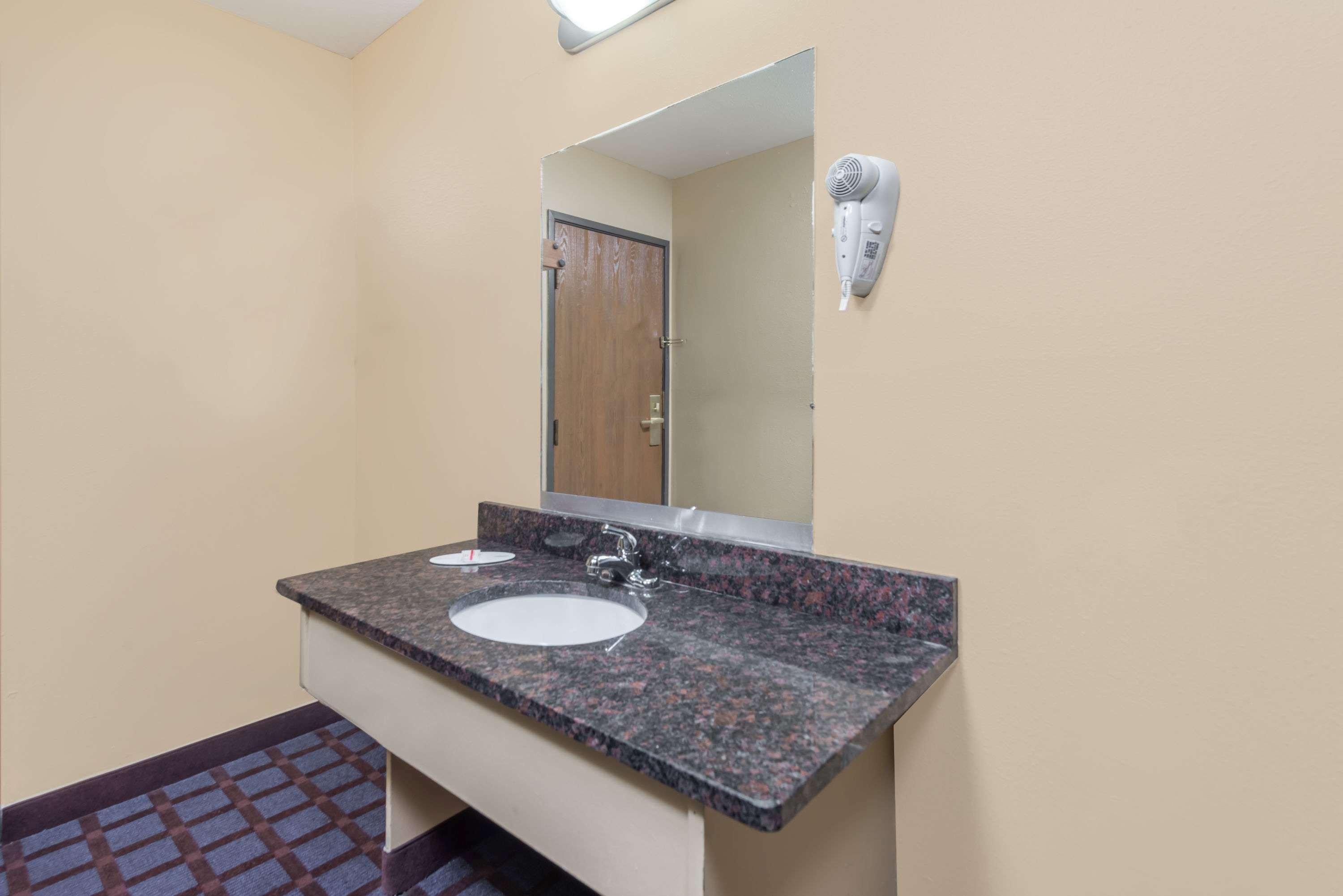 Super 8 By Wyndham Okawville Exterior photo