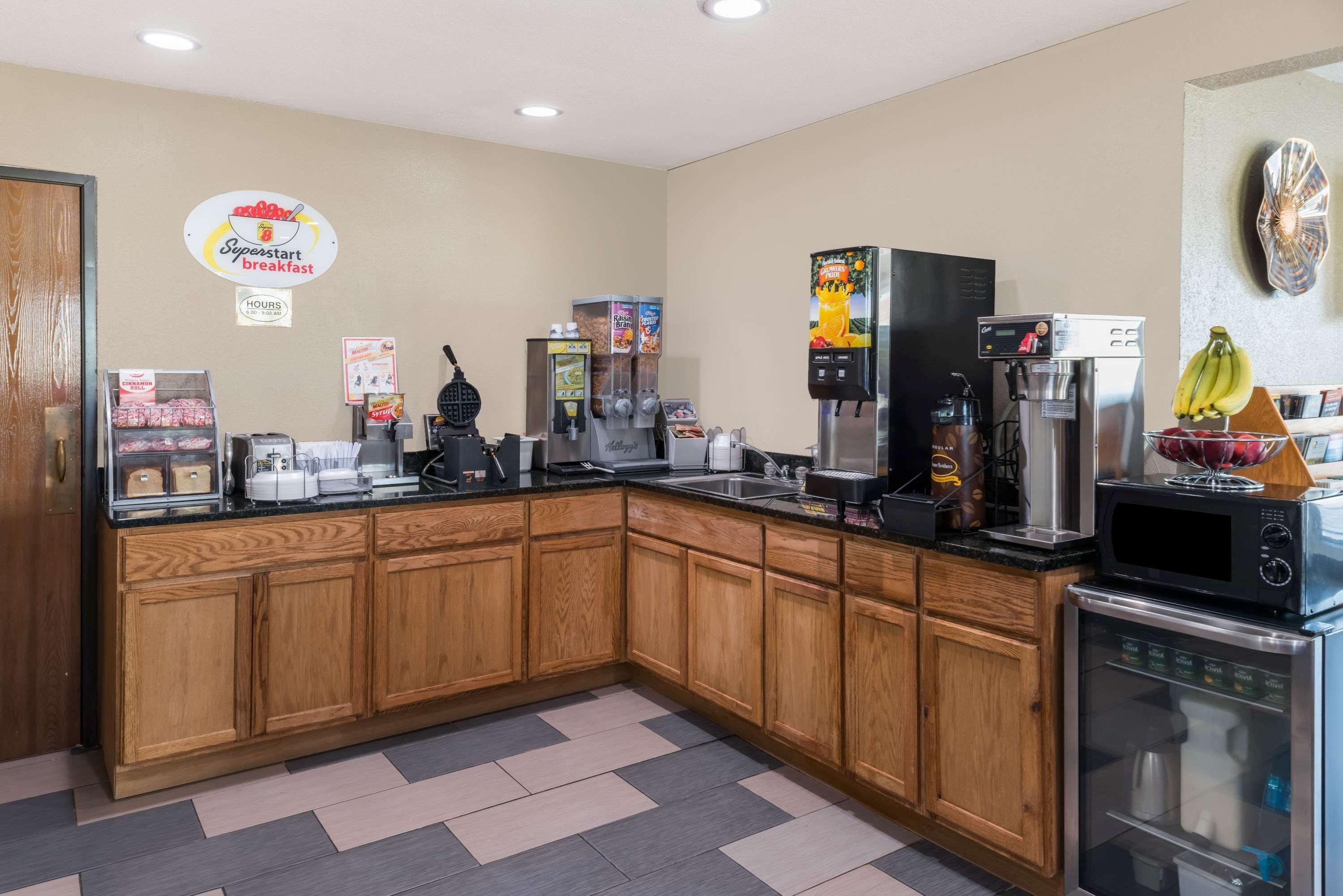 Super 8 By Wyndham Okawville Exterior photo